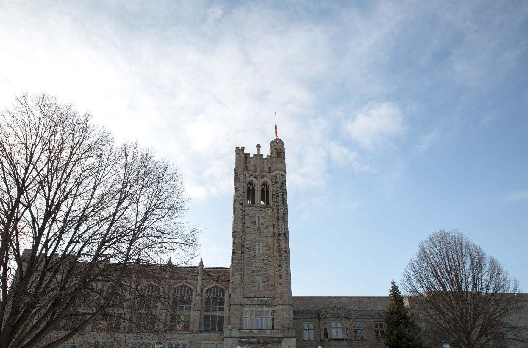 Flag half-mast (Photo)